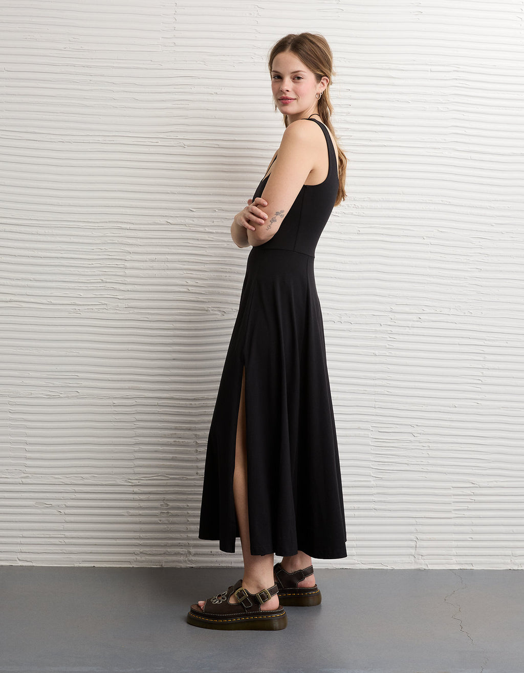 Vestido Midi con escote Ae - Negro 1399_7966_001_os