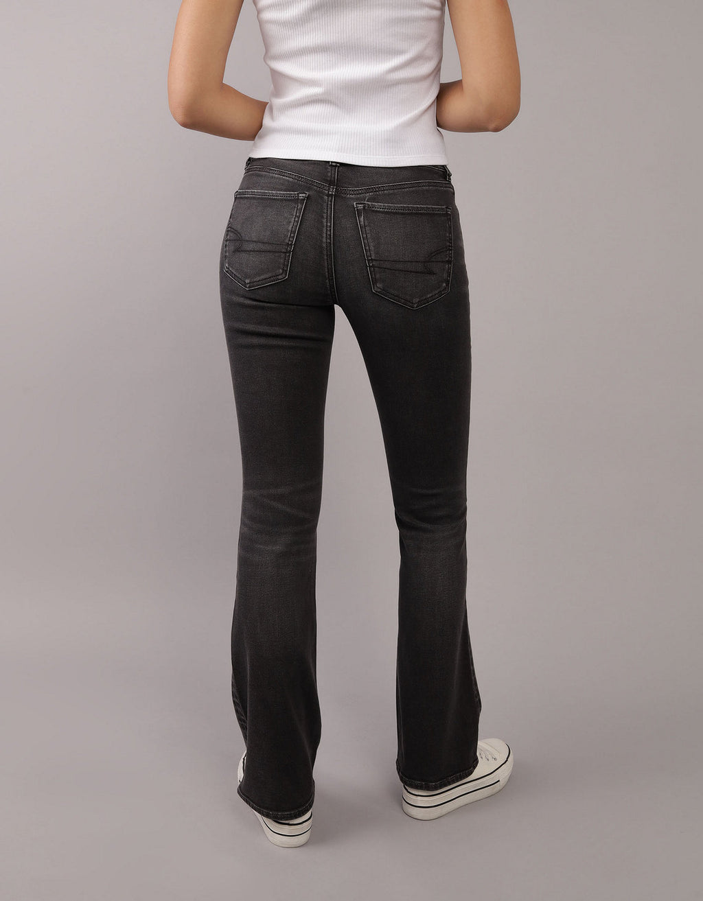 Jean AE de tiro bajo y bota campana para mujer - Negro 1437_5287_081_ob