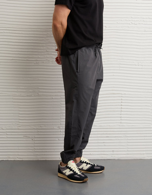 Jogger técnico Ae 24/7 - Gris