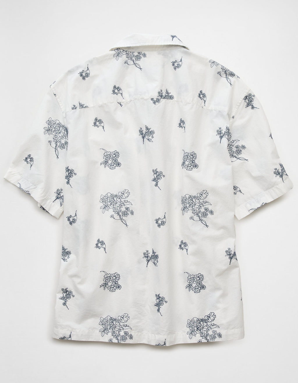 Camisa floral con botones junto a la piscina - Blanco 2154_2755_134_b