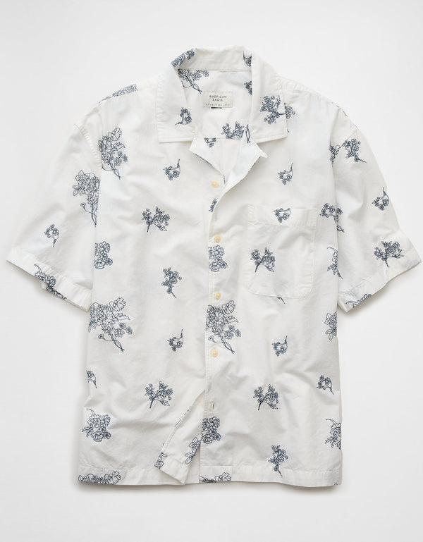 Camisa floral con botones junto a la piscina - Blanco