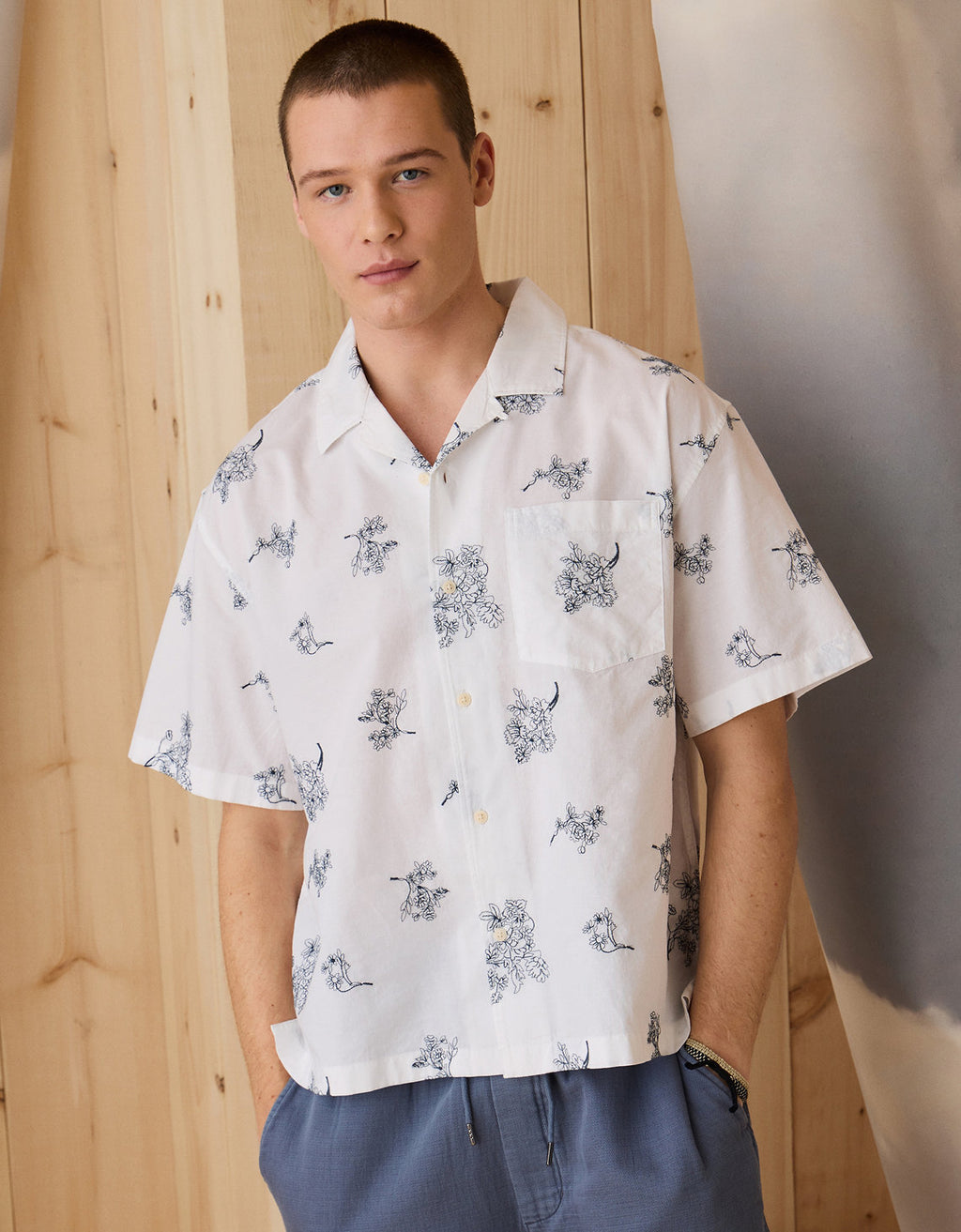 Camisa floral con botones junto a la piscina - Blanco 2154_2755_134_l1