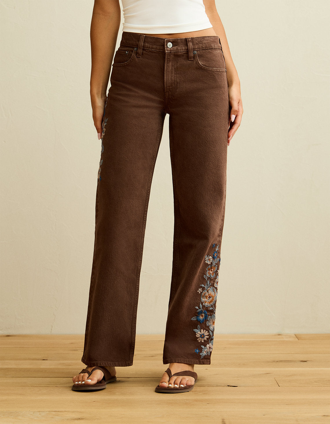 Jeans Stovepipe de talle alto de AE - Café 2325_5912_200_of