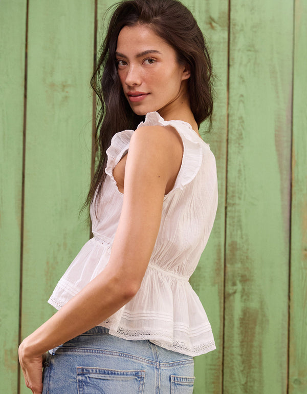 Blusa con Volantes y Ribete de Encaje - Blanco