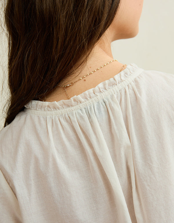 Top bordado con mangas tipo Flutter de Ae - Blanco