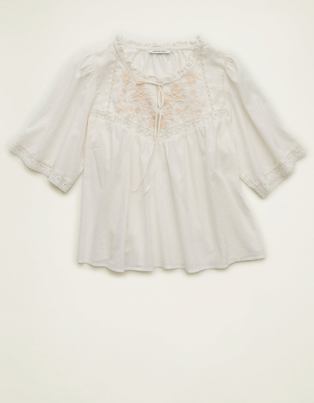 Top bordado con mangas tipo Flutter de Ae - Blanco 2351_7135_131_f