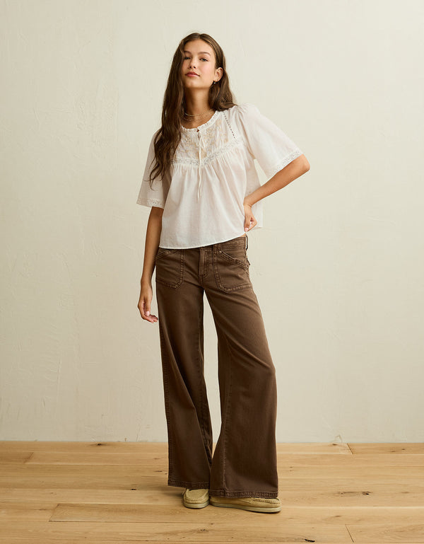 Top bordado con mangas tipo Flutter de Ae - Blanco