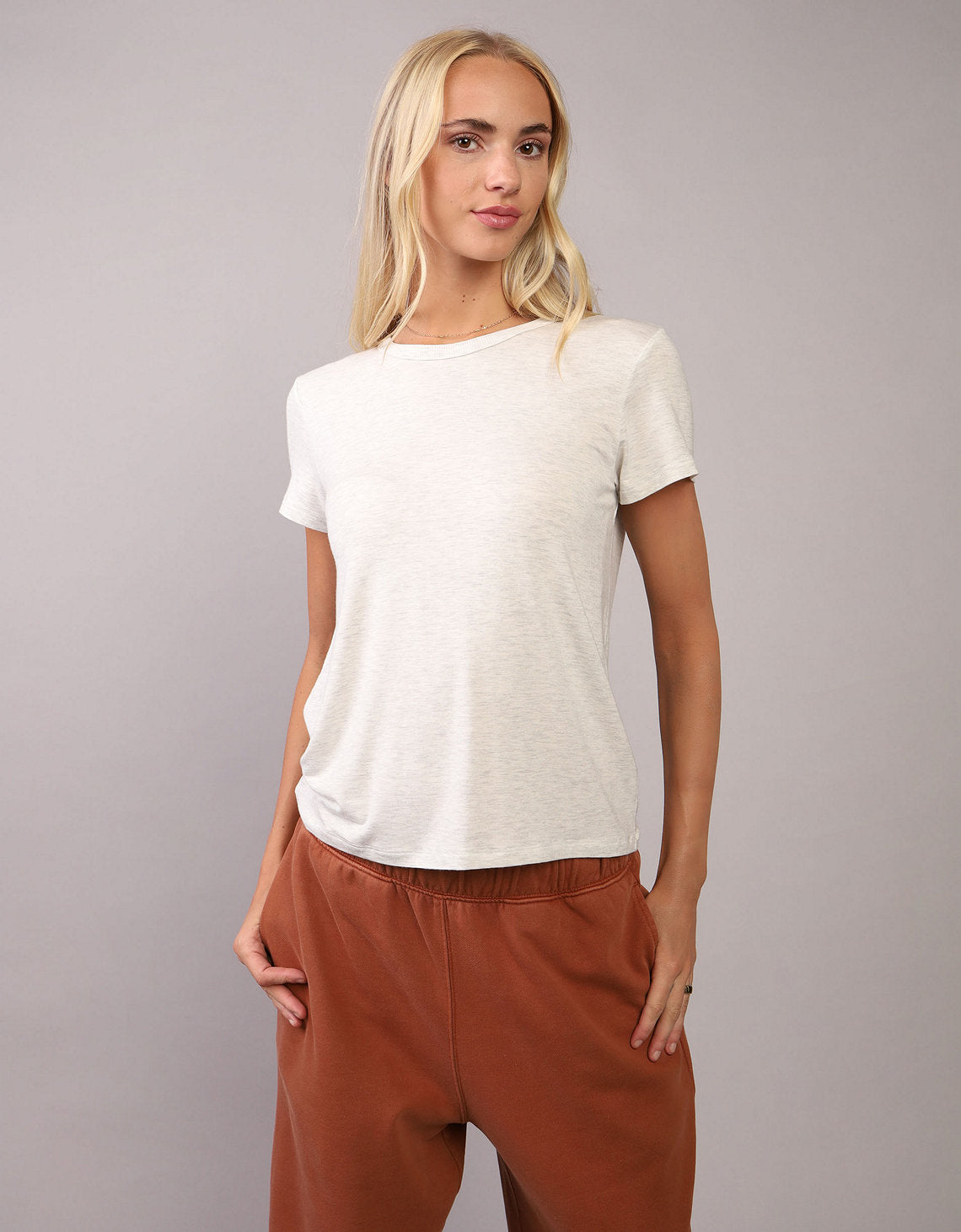 Camiseta Soft & Sexy Clásica Ae - Gris 2370_1279_092_of