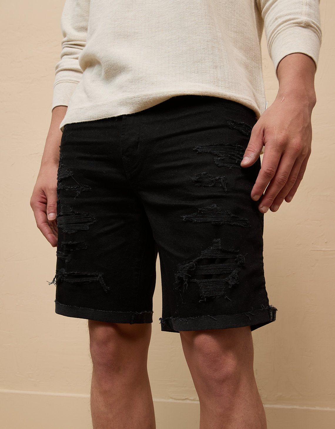 Bermuda en Denim con rotos Hombre AE - Negro 3131_7801_048_os