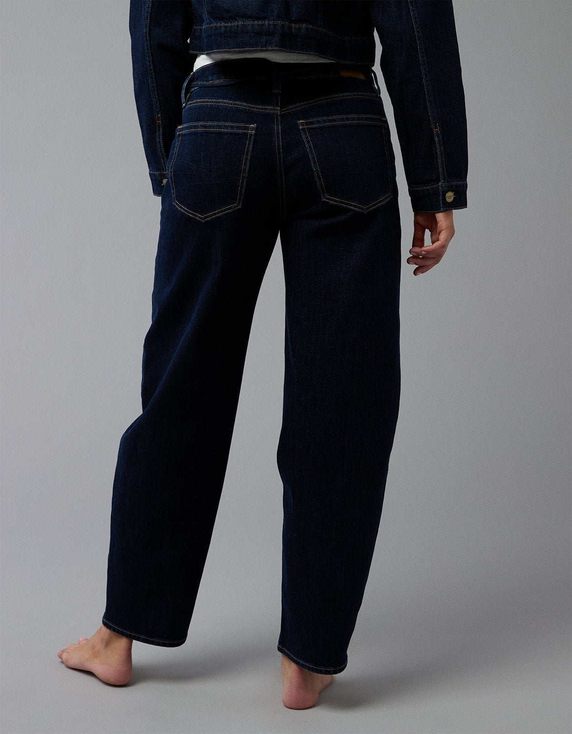 Jean barrel con stretch mujer AE - Azul 3436_5448_411_ob