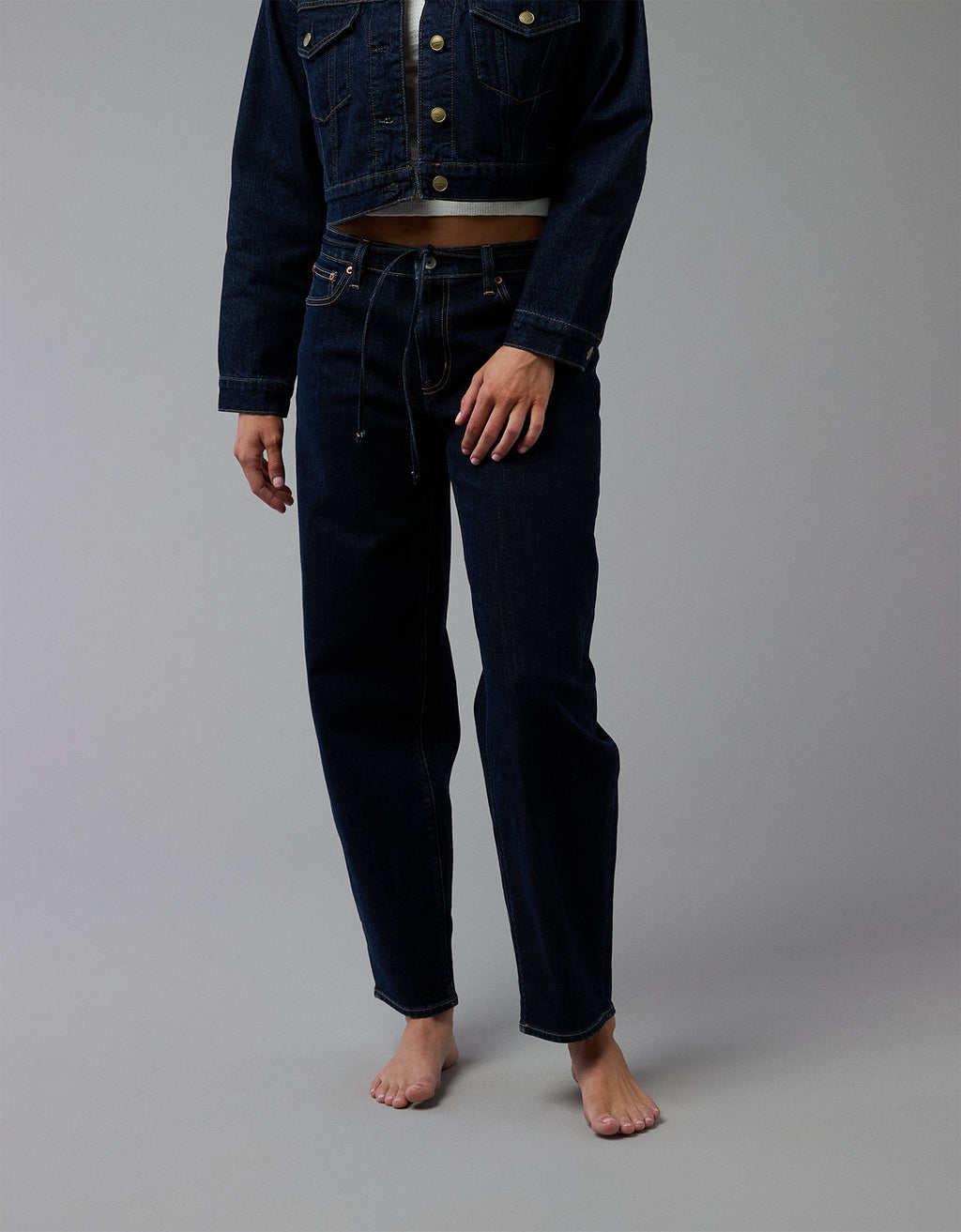 Jean barrel con stretch mujer AE - Azul 3436_5448_411_of