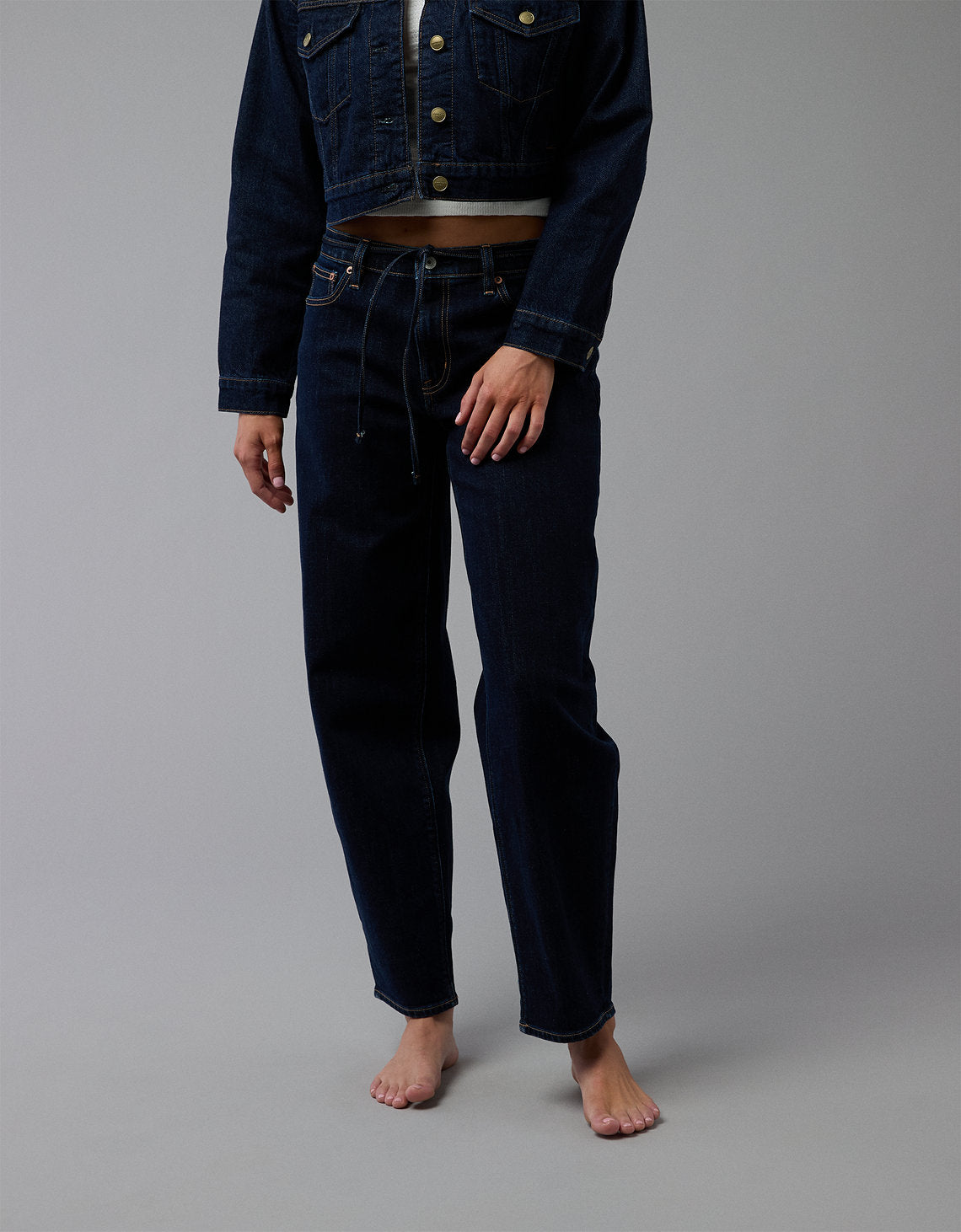 Jean barrel con stretch mujer AE - Azul 3436_5448_411_of