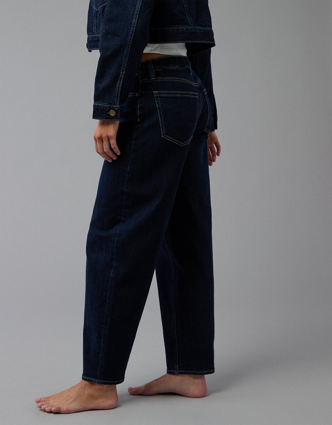 Jean barrel con stretch mujer AE - Azul 3436_5448_411_os