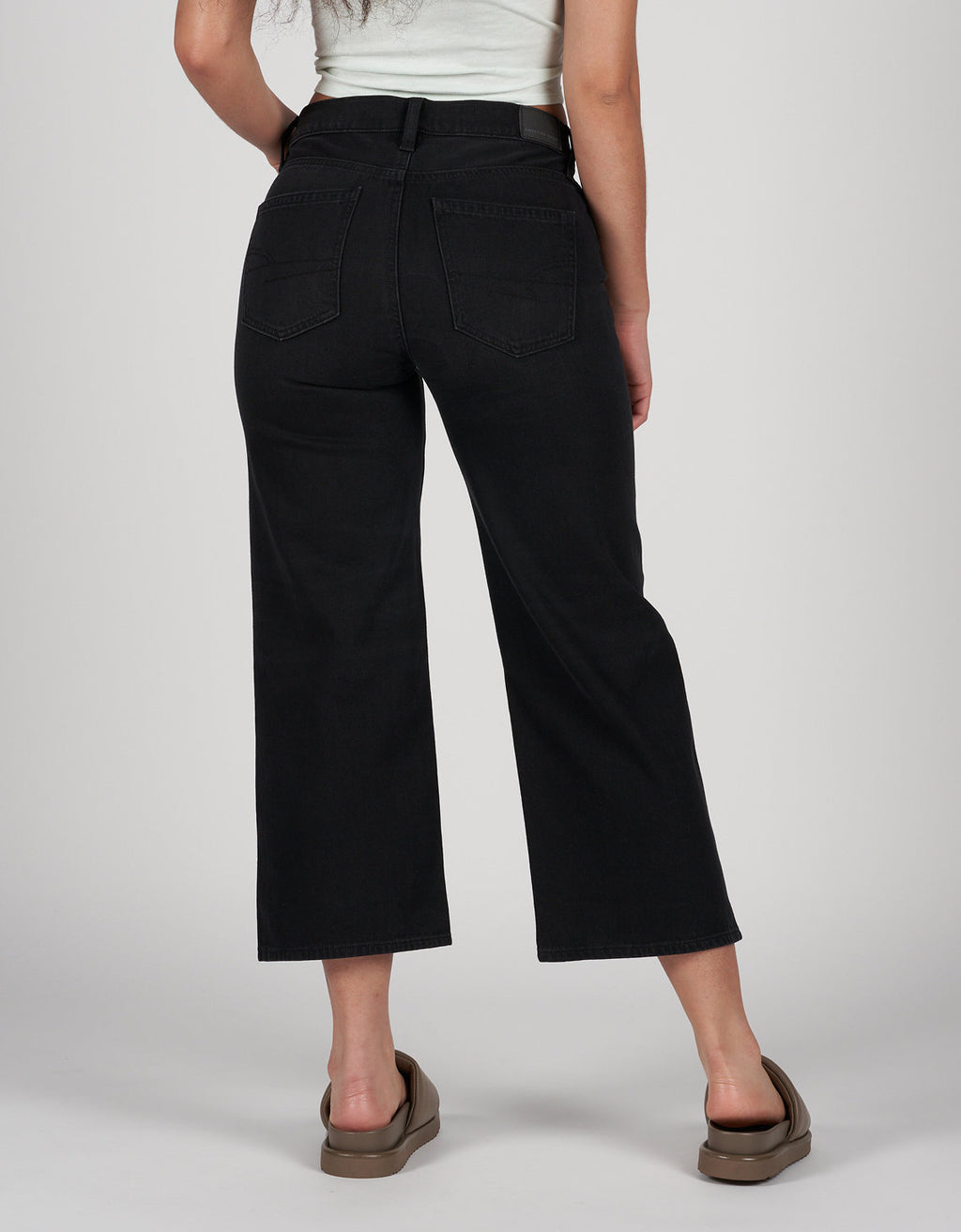 Jean AE Wide-leg corto estilo noventero - Negro 3437_4110_081_ob