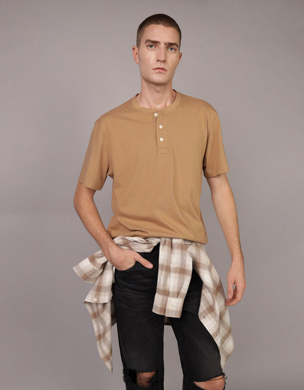 Camiseta cuello Henley manga corta Hombre AE - Caqui