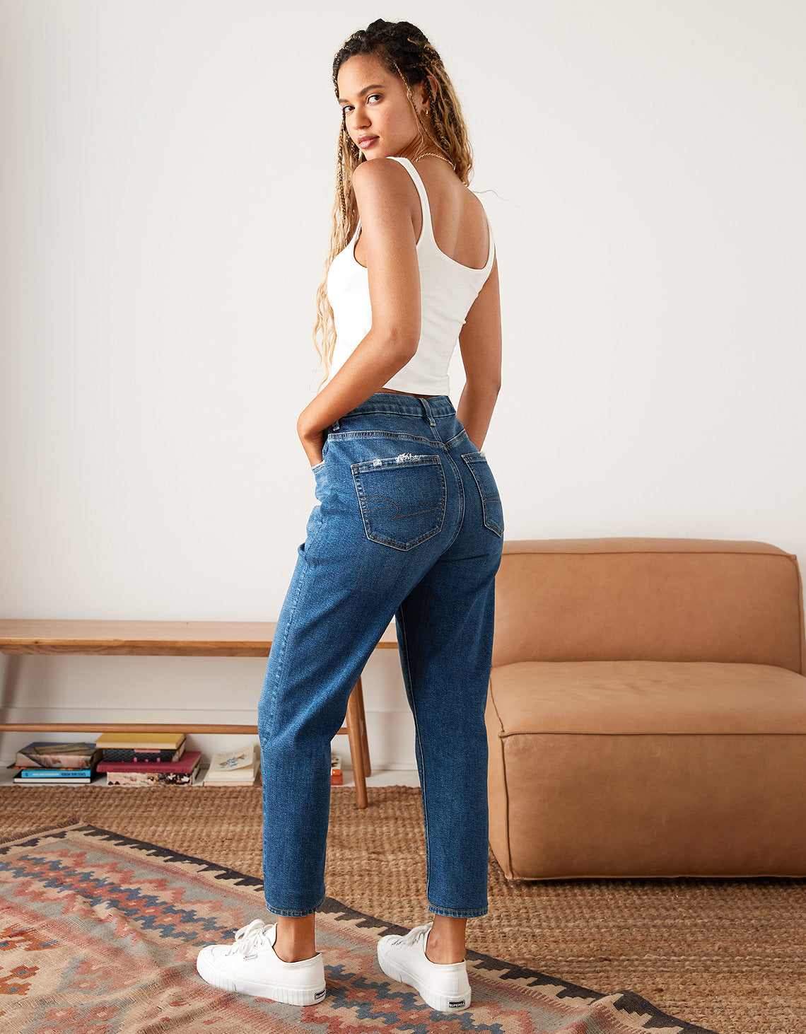 Ae Stretch Curvy mom Jean - Azul 4433_4079_136_ob