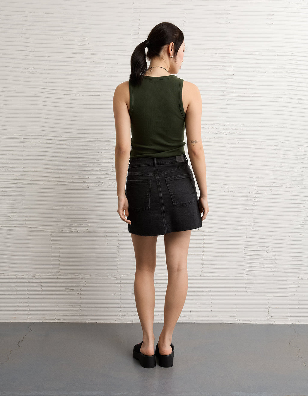 Falda mini de tiro alto Ae - Negro 8332_5420_081_ob