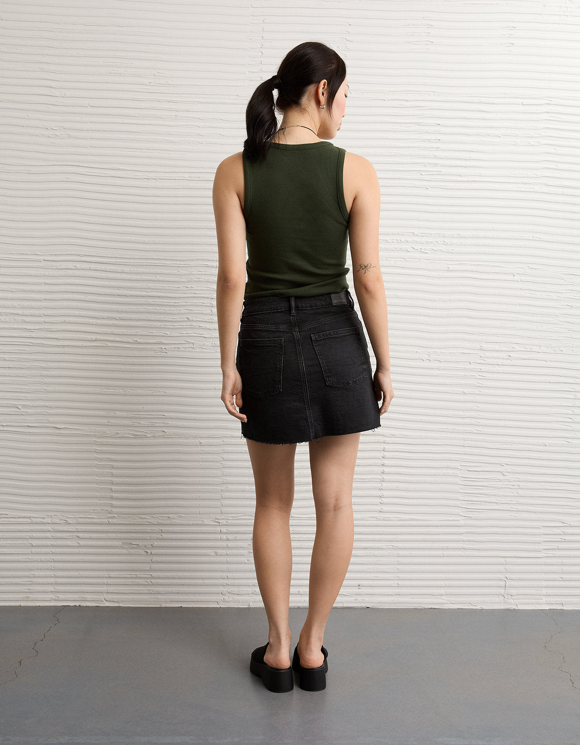 Falda mini de tiro alto Ae - Negro 8332_5420_081_ob